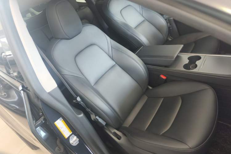 Used Tesla Model Y 2024 Long-Range All-Wheel-Drive Version Right Front Seat
