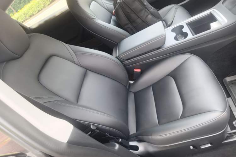 Used Tesla Model Y 2024 Rear-Wheel-Drive Version Right Front Seat