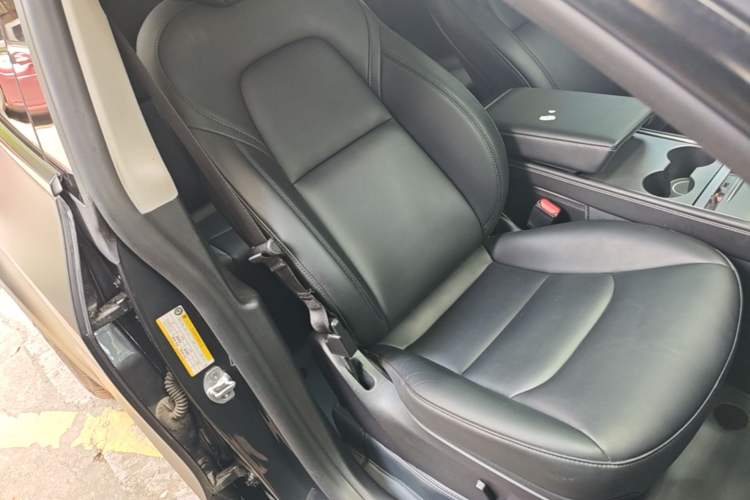 Used Tesla Model Y 2024 Rear-Wheel-Drive Version Right Front Seat