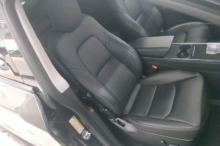Used Tesla Model Y 2024 Rear-Wheel-Drive Version Right Front Seat