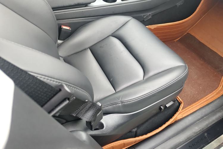 Used Tesla Model Y 2024 Rear-Wheel-Drive Version Right Front Seat