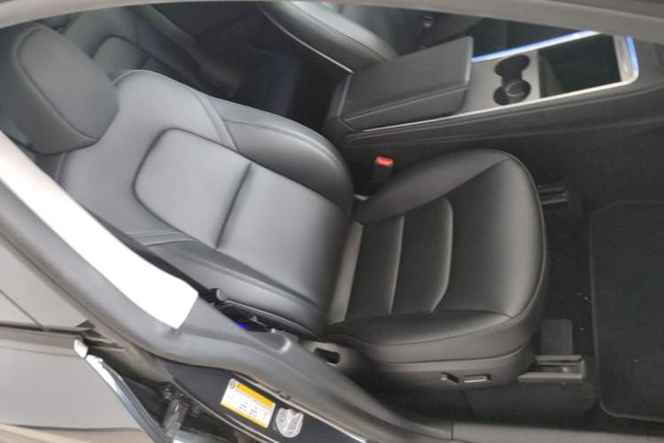 Used Tesla Model Y 2024 Rear-Wheel-Drive Version Right Front Seat