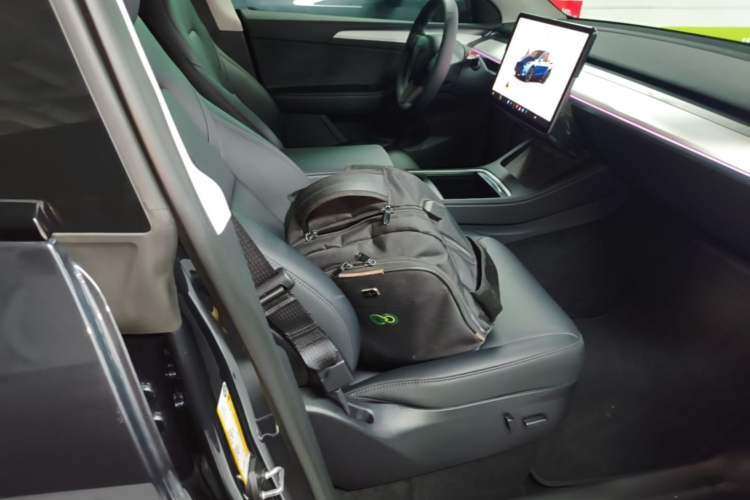 Used Tesla Model Y 2024 Rear-Wheel-Drive Version Right Front Seat