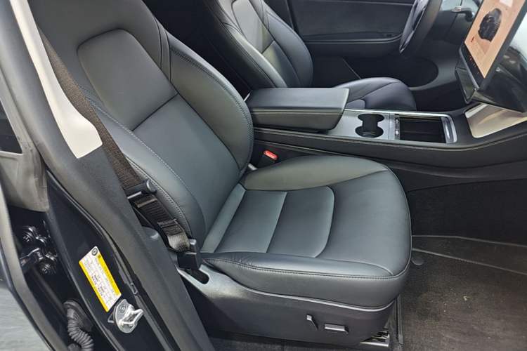Used Tesla Model Y 2024 Rear-Wheel-Drive Version Right Front Seat