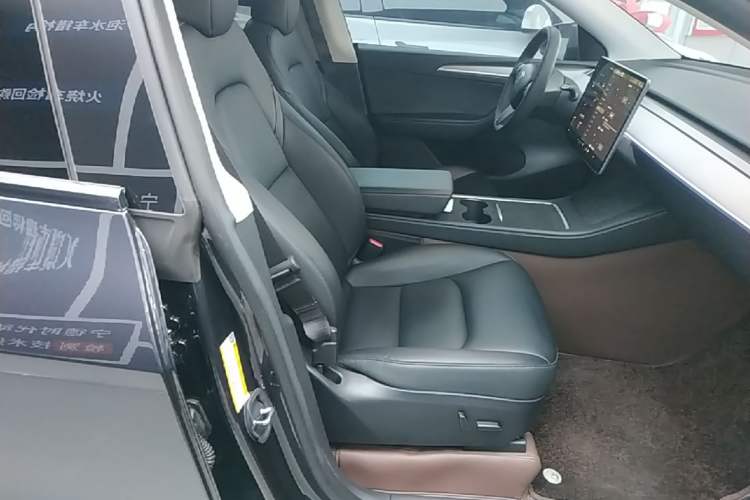 Used Tesla Model Y 2024 Rear-Wheel-Drive Version Right Front Seat