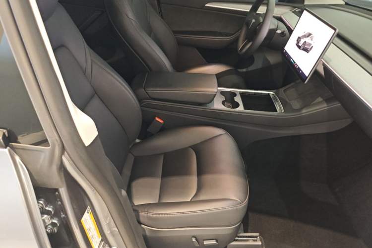 Used Tesla Model Y 2024 Rear-Wheel-Drive Version Right Front Seat