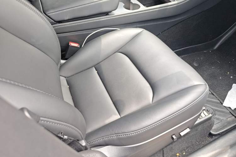 Used Tesla Model Y 2024 Rear-Wheel-Drive Version Right Front Seat