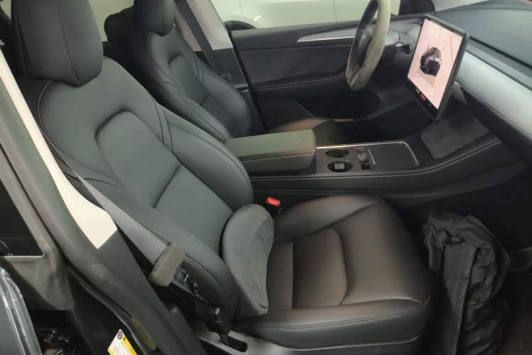 Used Tesla Model Y 2024 Rear-Wheel-Drive Version Right Front Seat