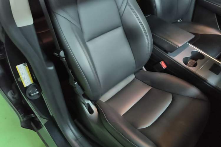 Used Tesla Model Y 2024 Rear-Wheel-Drive Version Right Front Seat