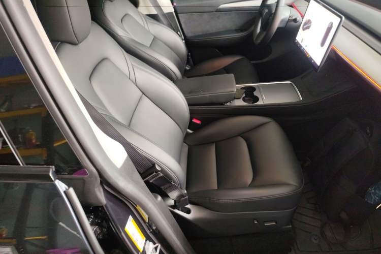 Used Tesla Model Y 2024 Long-Range All-Wheel-Drive Version Right Front Seat