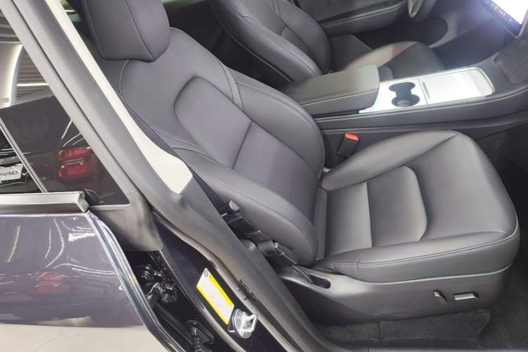 Used Tesla Model Y 2024 Rear-Wheel-Drive Version Right Front Seat