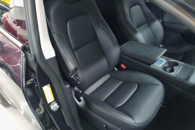 Used Tesla Model Y 2024 Rear-Wheel-Drive Version Right Front Seat