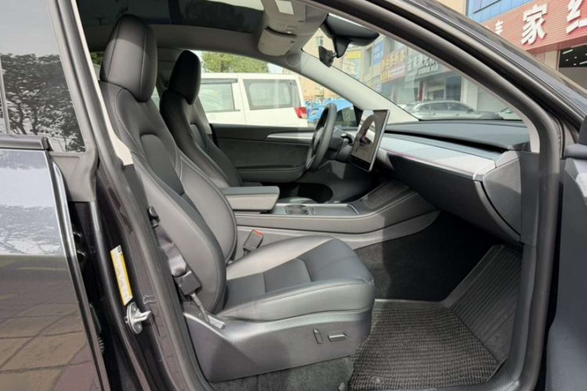 Used Tesla Model Y 2024 Rear-Wheel-Drive Version Right Front Seat