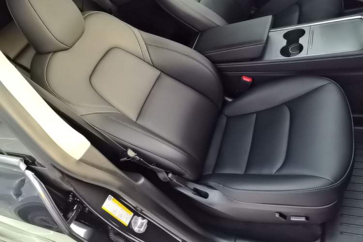 Used Tesla Model Y 2024 Rear-Wheel-Drive Version Right Front Seat