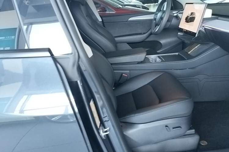 Used Tesla Model Y 2024 Rear-Wheel-Drive Version Right Front Seat