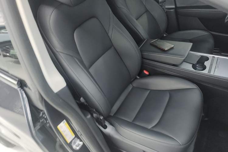 Used Tesla Model Y 2024 Long-Range All-Wheel-Drive Version Right Front Seat