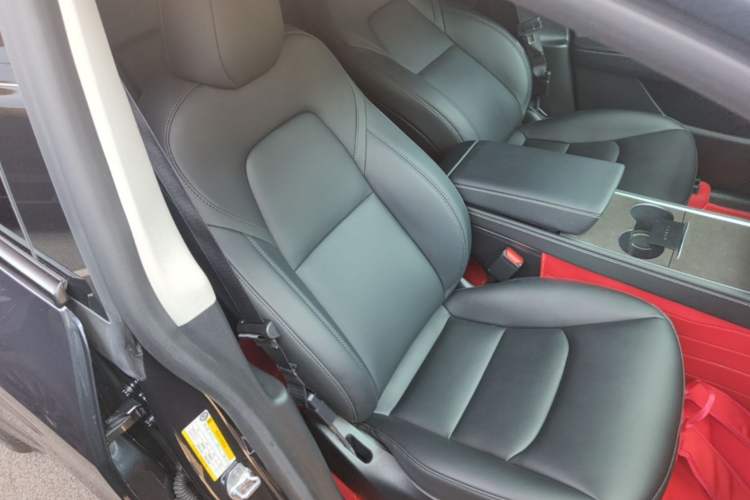 Used Tesla Model Y 2024 Rear-Wheel-Drive Version Right Front Seat