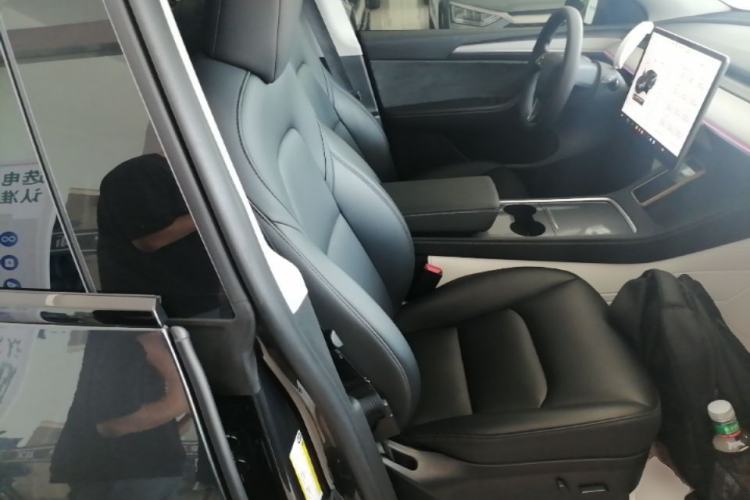 Used Tesla Model Y 2024 Long-Range All-Wheel-Drive Version Right Front Seat