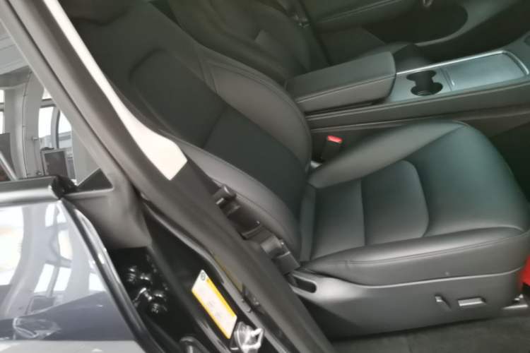 Used Tesla Model Y 2024 Rear-Wheel-Drive Version Right Front Seat