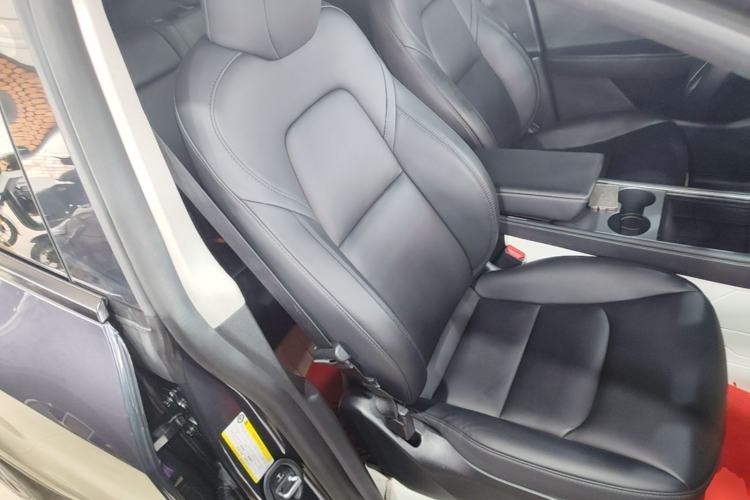 Used Tesla Model Y 2024 Rear-Wheel-Drive Version Right Front Seat