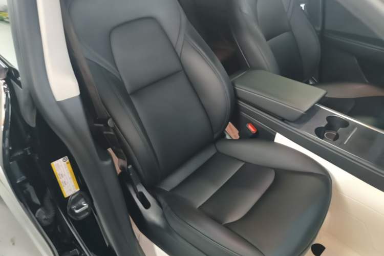 Used Tesla Model Y 2024 Long-Range All-Wheel-Drive Version Right Front Seat