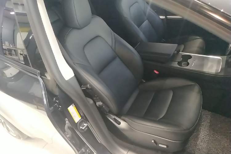 Used Tesla Model Y 2024 Rear-Wheel-Drive Version Right Front Seat