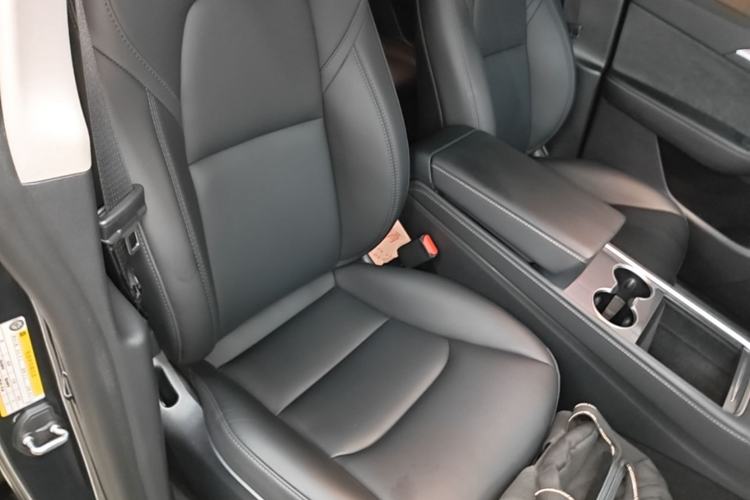 Used Tesla Model Y 2024 Long-Range All-Wheel-Drive Version Right Front Seat