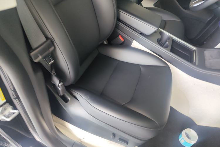 Used Tesla Model Y 2024 Long-Range All-Wheel-Drive Version Right Front Seat