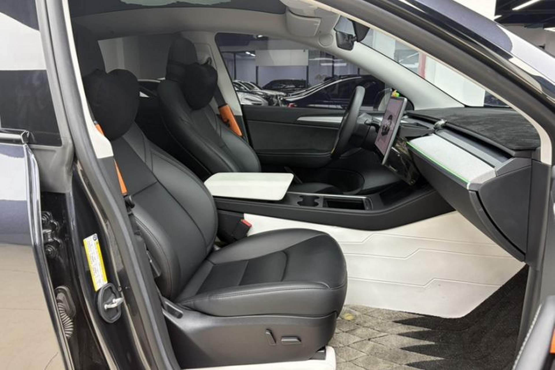 Used Tesla Model Y 2024 Long-Range All-Wheel-Drive Version Right Front Seat