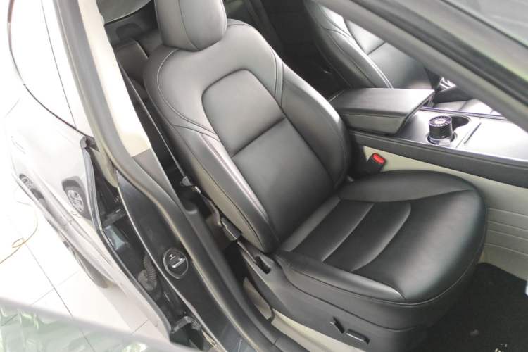 Used Tesla Model Y 2024 Rear-Wheel-Drive Version Right Front Seat