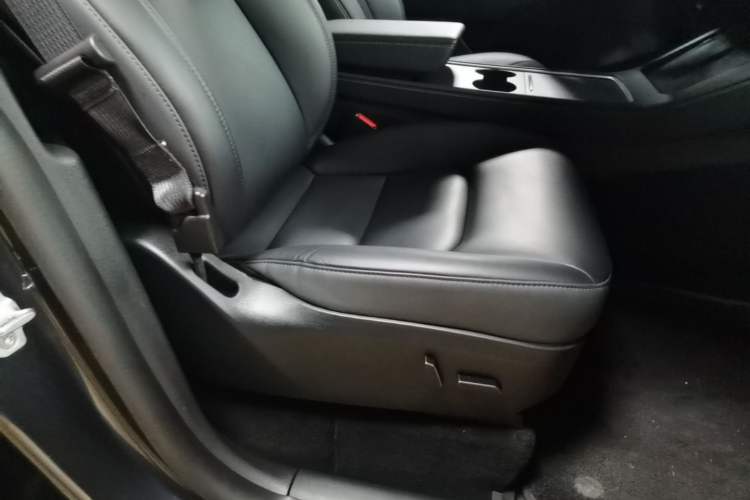 Used Tesla Model Y 2024 Rear-Wheel-Drive Version Right Front Seat