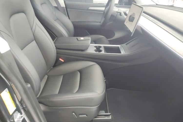 Used Tesla Model Y 2024 Rear-Wheel-Drive Version Right Front Seat