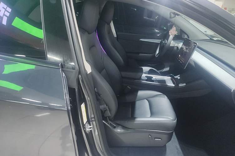 Used Tesla Model Y 2024 Rear-Wheel-Drive Version Right Front Seat