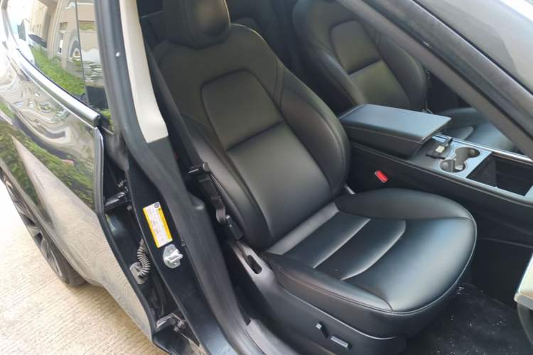 Used Tesla Model Y 2024 Long-Range All-Wheel-Drive Version Right Front Seat