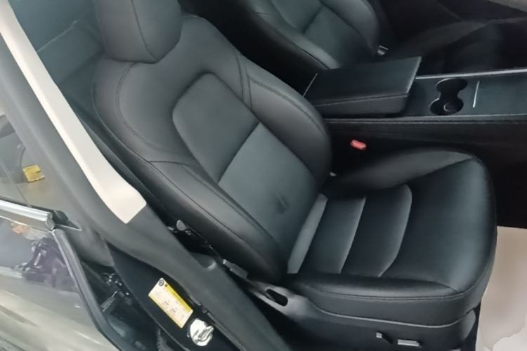 Used Tesla Model Y 2024 Rear-Wheel-Drive Version Right Front Seat