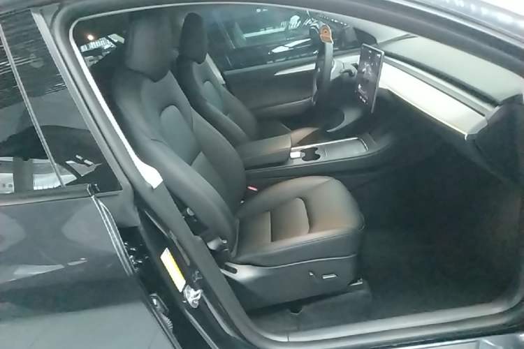 Used Tesla Model Y 2024 Rear-Wheel-Drive Version Right Front Seat