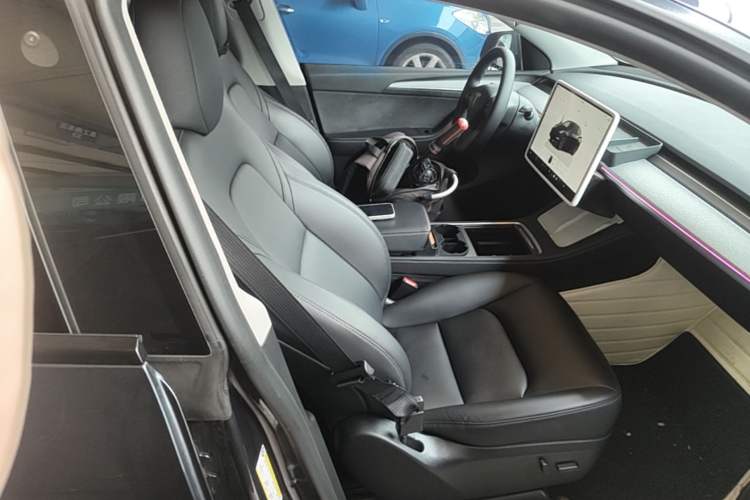 Used Tesla Model Y 2024 Rear-Wheel-Drive Version Right Front Seat