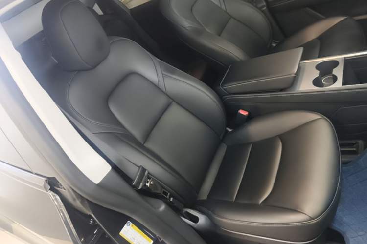 Used Tesla Model Y 2024 Long-Range All-Wheel-Drive Version Right Front Seat