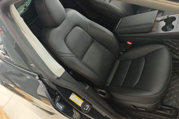 Used Tesla Model Y 2024 Rear-Wheel-Drive Version Right Front Seat