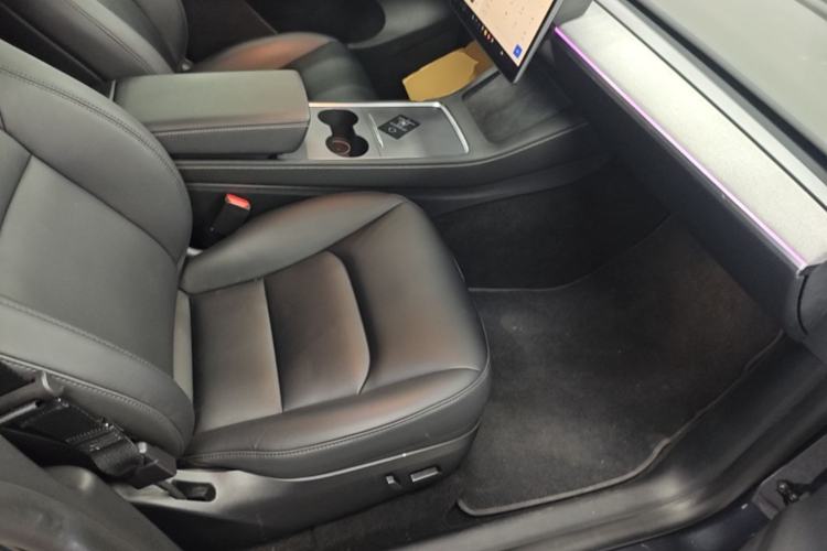 Used Tesla Model Y 2024 Rear-Wheel-Drive Version Right Front Seat
