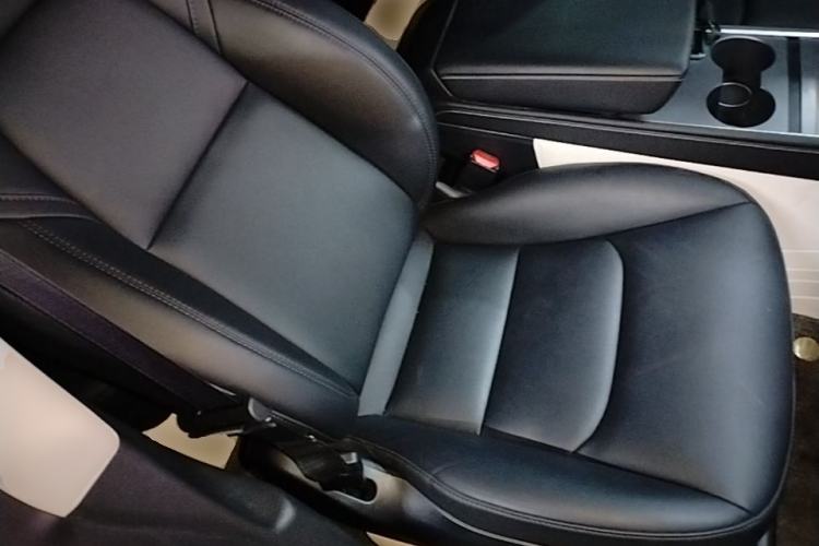 Used Tesla Model Y 2024 Rear-Wheel-Drive Version Right Front Seat