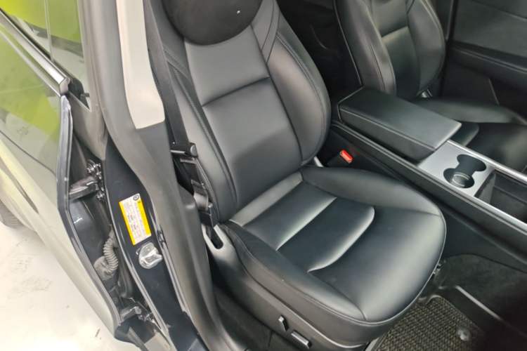 Used Tesla Model Y 2024 Long-Range All-Wheel-Drive Version Right Front Seat
