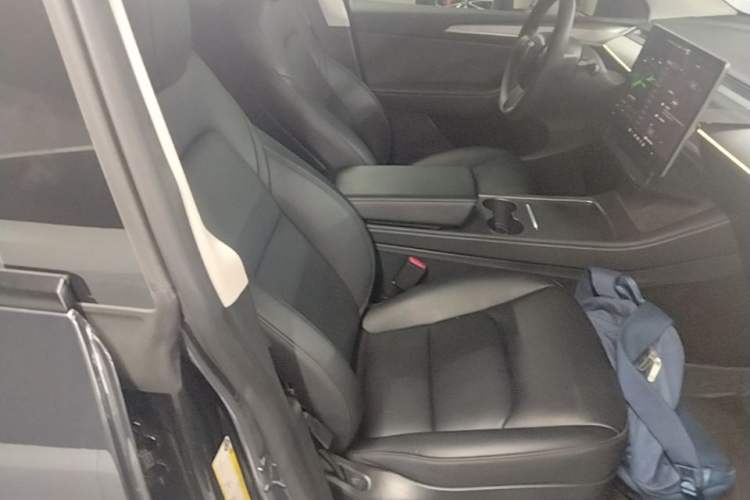 Used Tesla Model Y 2024 Rear-Wheel-Drive Version Right Front Seat