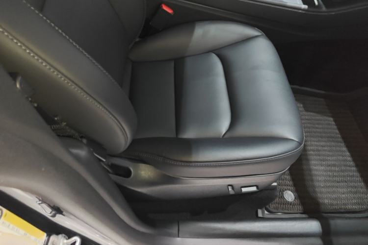 Used Tesla Model Y 2024 Rear-Wheel-Drive Version Right Front Seat