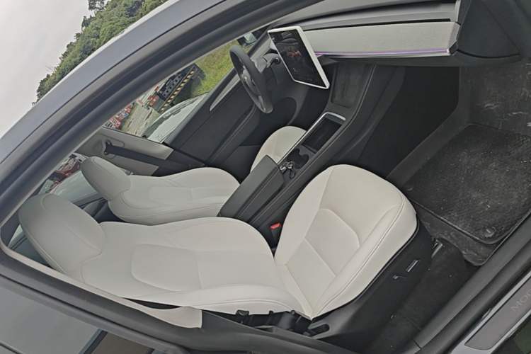 Used Tesla Model Y 2024 Rear-Wheel-Drive Version Right Front Seat