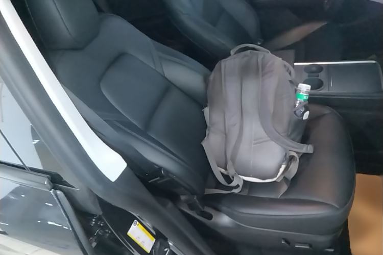 Used Tesla Model Y 2024 Rear-Wheel-Drive Version Right Front Seat