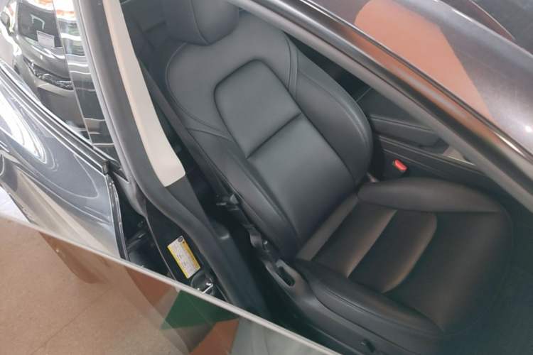 Used Tesla Model Y 2024 Rear-Wheel-Drive Version Right Front Seat