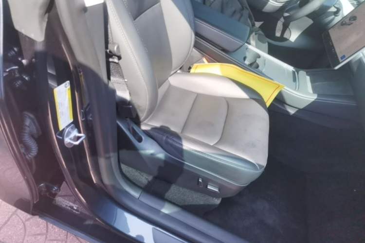 Used Tesla Model Y 2024 Rear-Wheel-Drive Version Right Front Seat