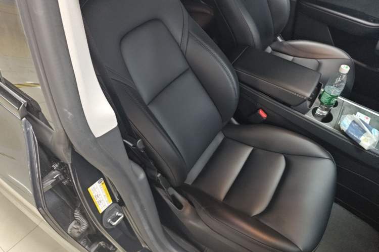 Used Tesla Model Y 2024 Rear-Wheel-Drive Version Right Front Seat