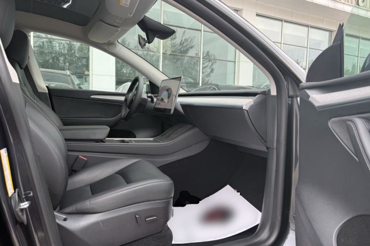 Used Tesla Model Y 2024 Rear-Wheel-Drive Version Right Front Seat
